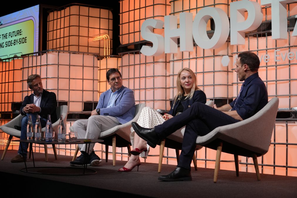 Panel of Jordan Berke, Jordi Bosch, Beyza Kapu and Przemek Czarnecki on stage at Shoptalk Europe in front of the SHOPTALK backdrop.